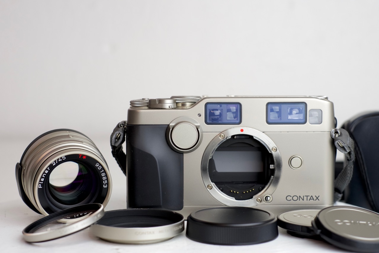 Contax G2 35mm Film Rangefinder Camera With Carl Zeiss Planar 45mm 
